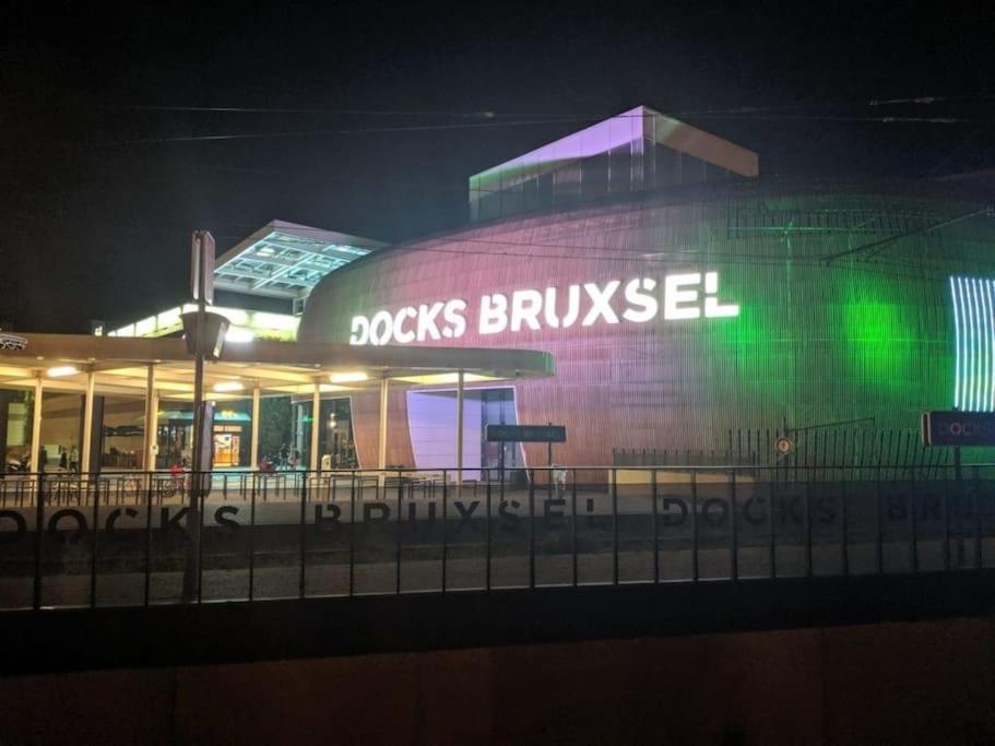 Appartement Studio Entier Avec Balcon - Tour Et Taxis Bruxelles